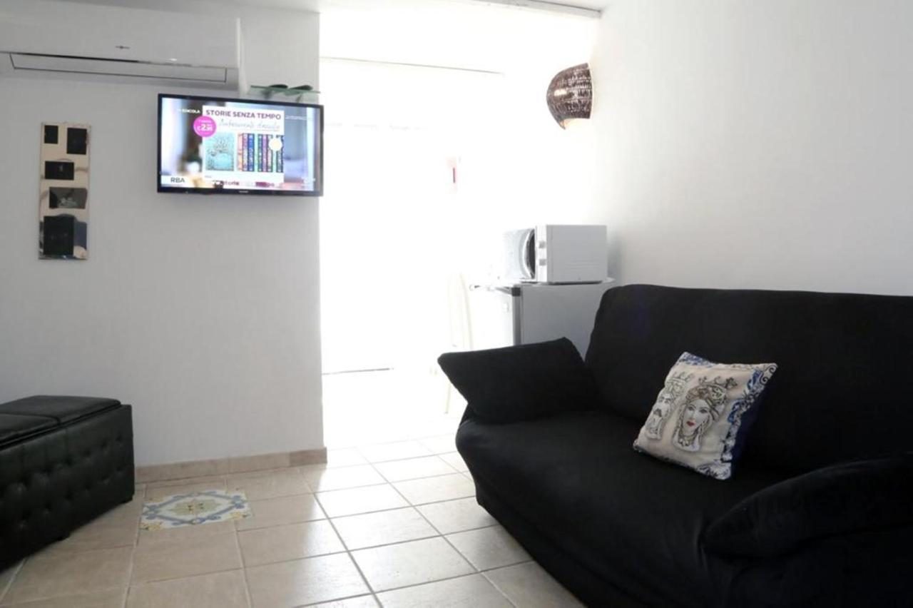 La Scalinata Home Apartment 칼타기론 외부 사진
