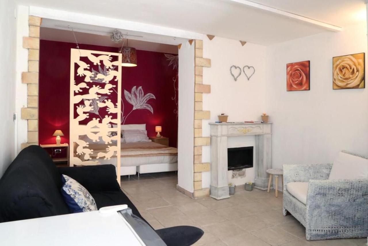 La Scalinata Home Apartment 칼타기론 외부 사진